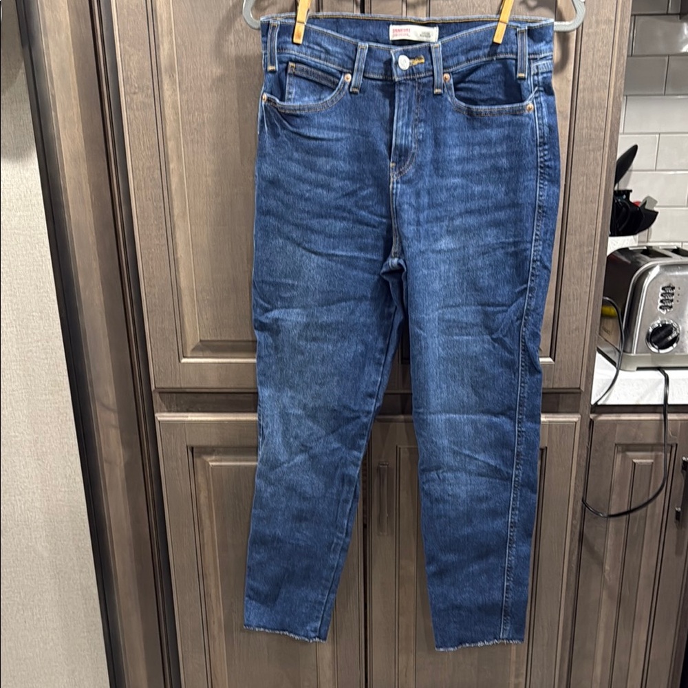 Signature by Levi Strauss Women’s size 4 boyfriend jeans, like new